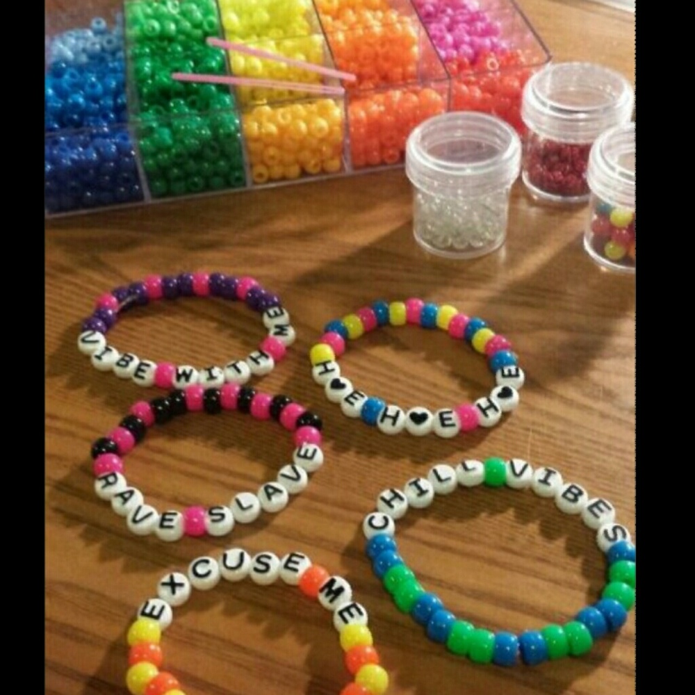 Vsco braclets - Picture 2 of 2